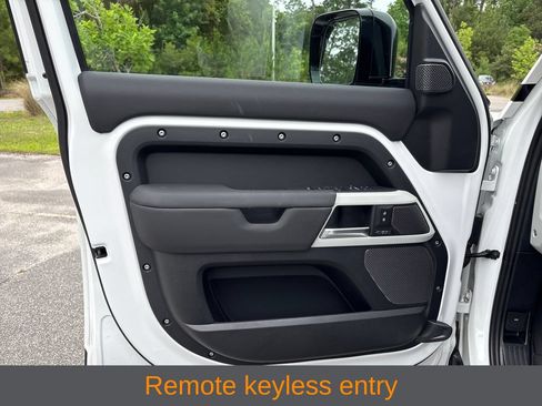 Used 2024 Land Rover Defender 110 SE AWD/4WD image 3