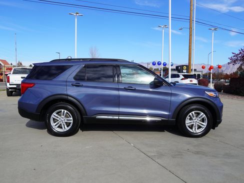 Used 2021 Ford Explorer XLT w/ Equipment Group 202A image 9