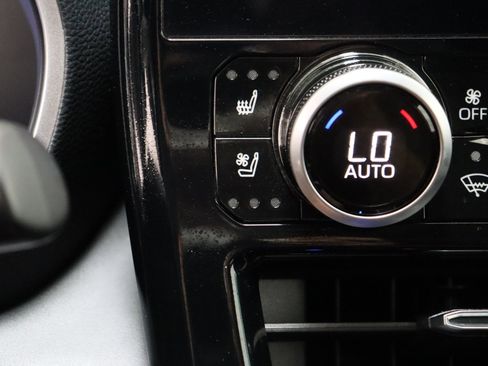 Used 2024 Toyota Highlander Limited image 21