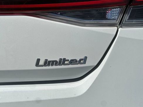 Used 2024 Hyundai Elantra Limited image 30