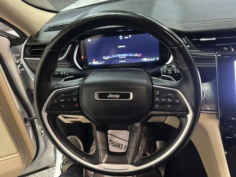 Used 2022 Jeep Grand Cherokee L Limited w/ Black Appearance Package AWD/4WD image 18