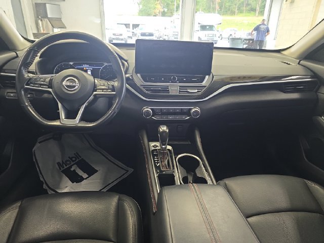 Used 2023 Nissan Altima 2.5 SR w/ SR Premium Package FWD image 11