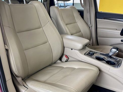 Used 2018 Jeep Grand Cherokee Limited image 16