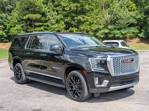 Used 2023 GMC Yukon XL Denali RWD image 11