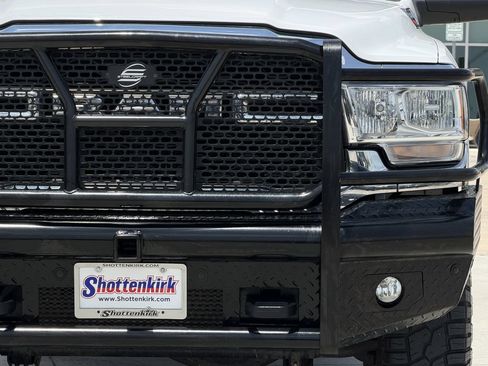 Used 2022 RAM 2500 Tradesman w/ Chrome Appearance Group AWD/4WD image 8