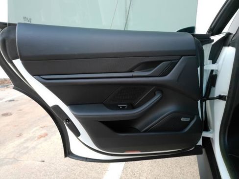 Used 2022 Porsche Taycan image 15
