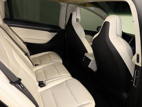 Used 2017 Tesla Model X 75D image 28