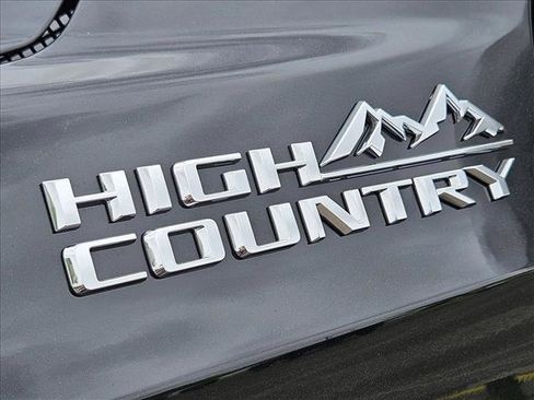 Used 2026 Chevrolet Suburban High Country AWD/4WD image 29