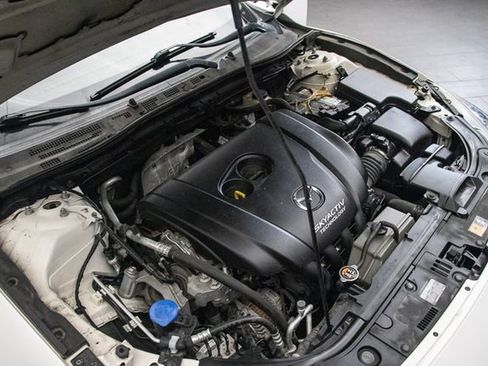 Used 2018 MAZDA MAZDA3 Sport FWD image 27