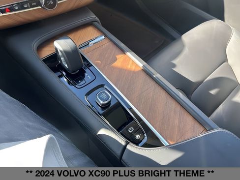 Used 2024 Volvo XC90 B5 Plus image 34