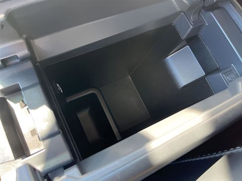 Used 2023 Nissan Rogue SL w/ SL Premium Package image 19