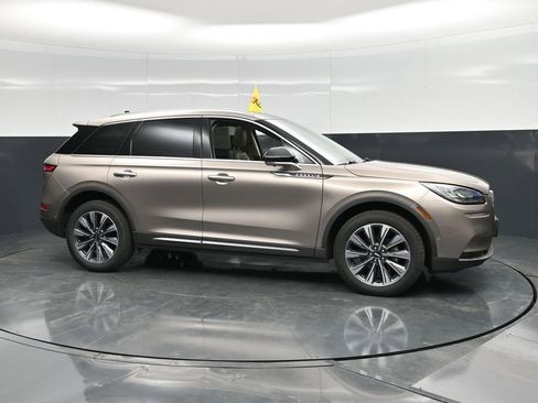 Used 2021 Lincoln Corsair Reserve AWD/4WD image 3