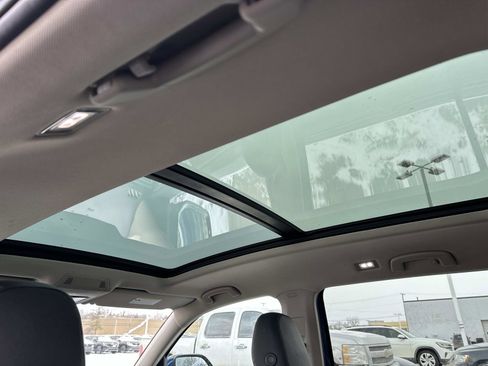 Used 2025 Volkswagen Atlas SEL image 14