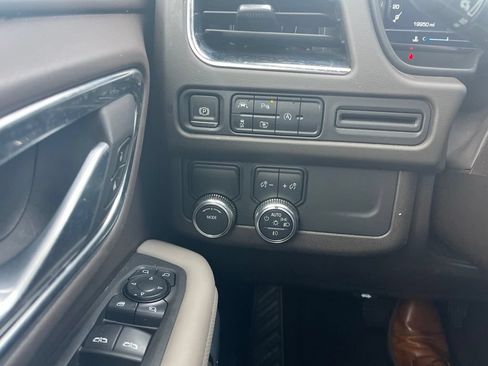 Certified 2024 GMC Yukon XL SLT w/ SLT Luxury Package RWD image 16