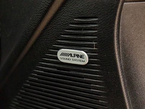 Used 2023 Dodge Challenger SXT image 18