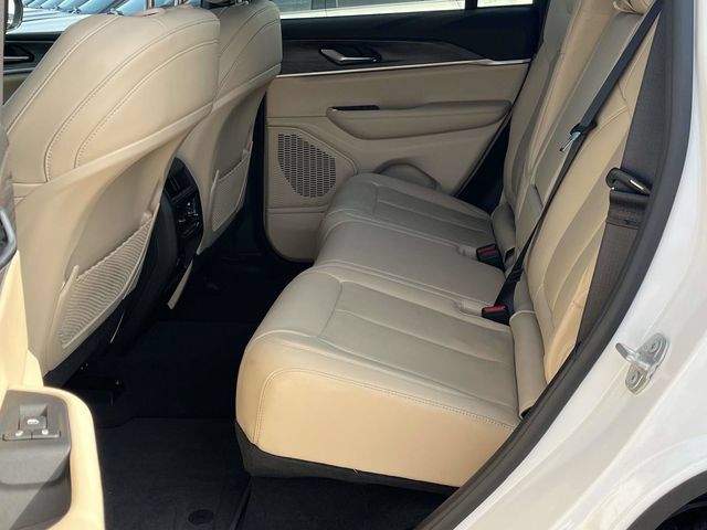 Used 2023 Jeep Grand Cherokee Limited w/ Black Appearance Package RWD image 15