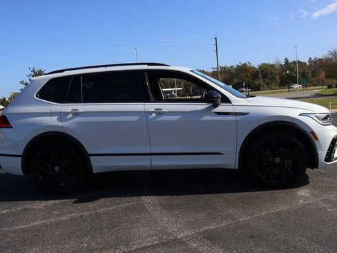 Certified 2023 Volkswagen Tiguan SE R-Line image 8