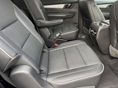 Certified 2025 Buick Enclave Preferred image 9