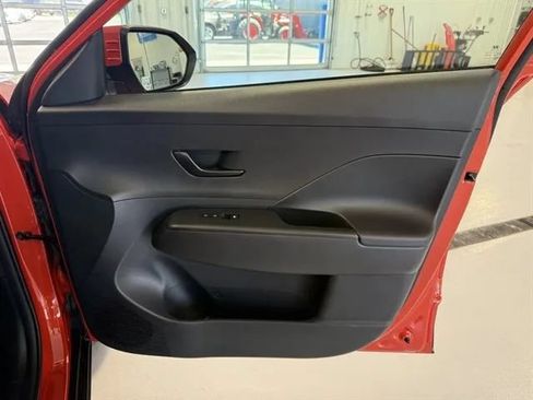 Used 2025 Hyundai Kona SEL AWD/4WD image 21
