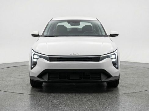 Used 2025 Kia K4 LXS image 2