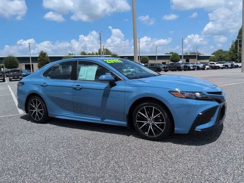 Used 2023 Toyota Camry SE w/ Convenience Package FWD image 2