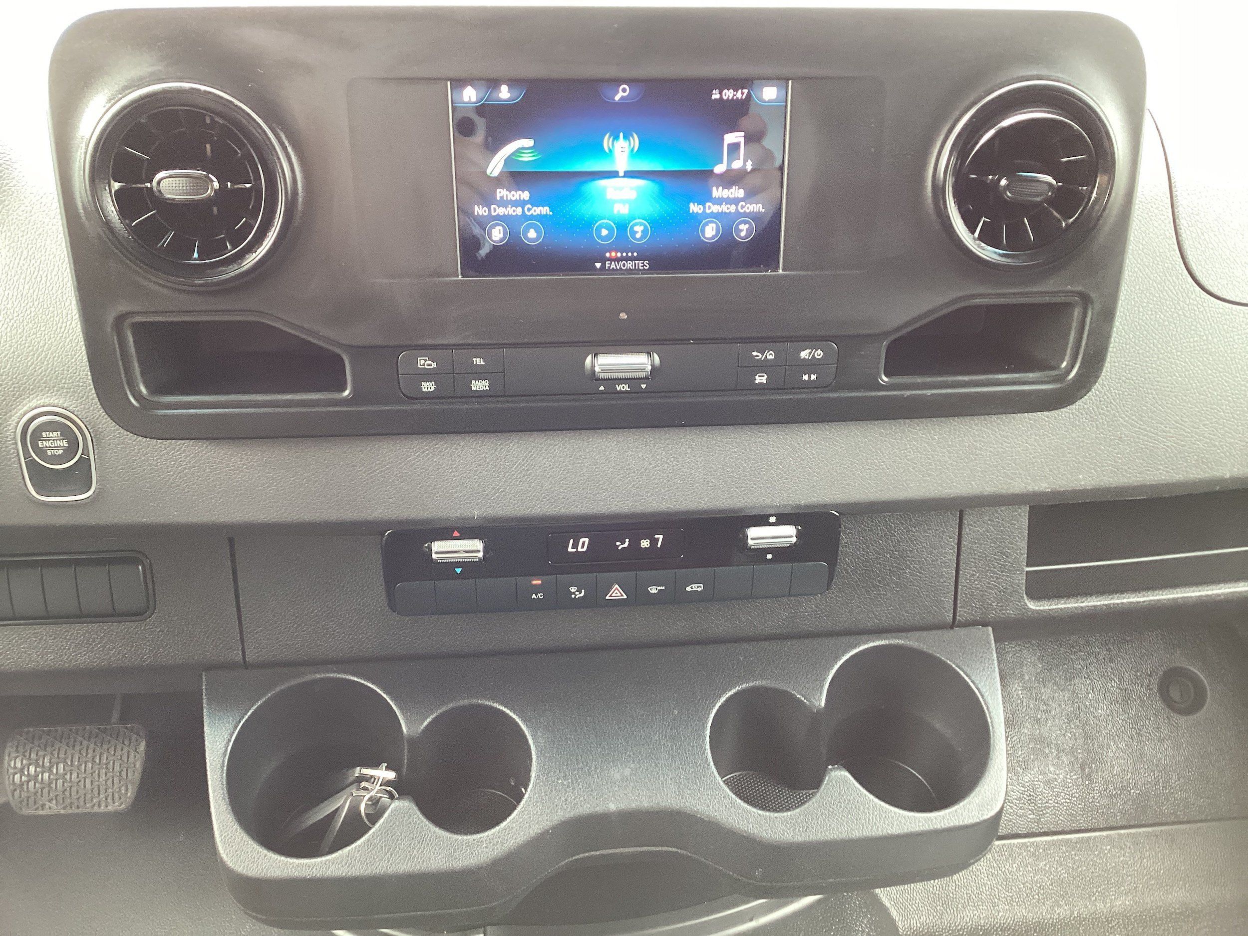 Used 2024 Mercedes-Benz Sprinter 2500 w/ Acoustic Package image 19