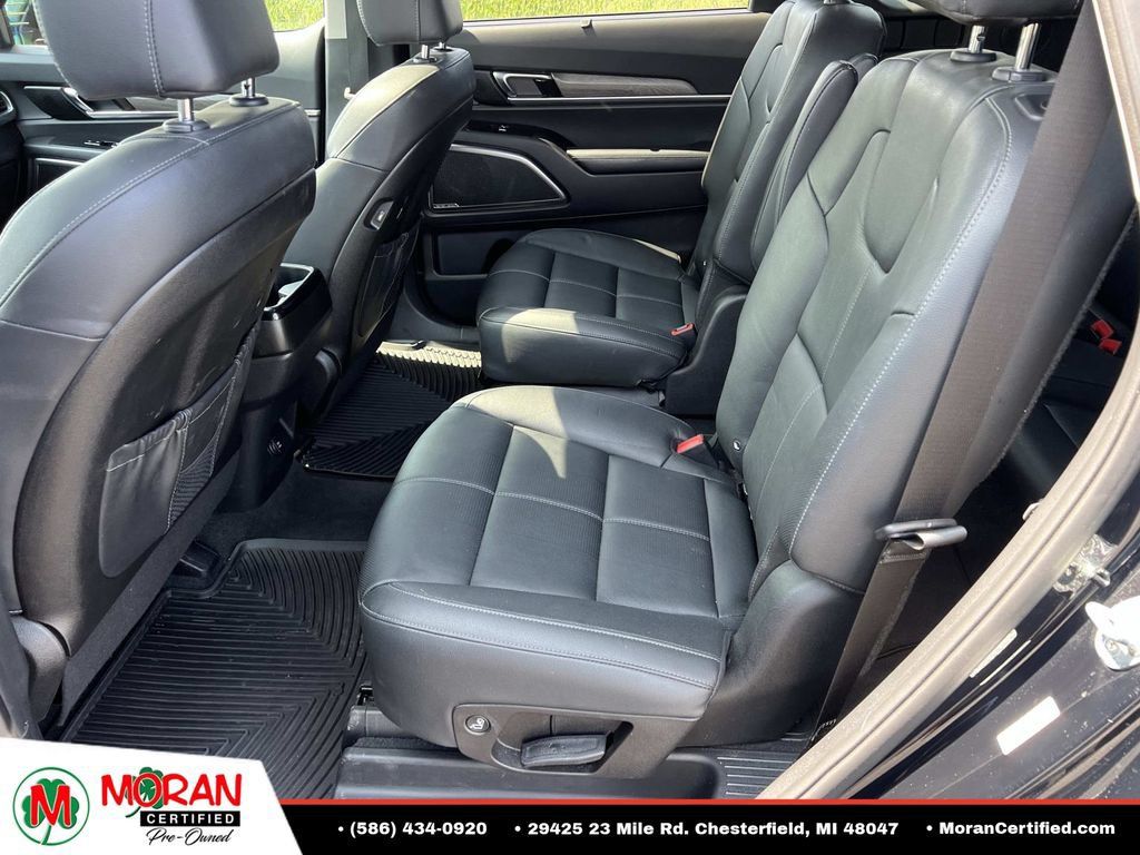 Used 2022 Kia Telluride SX w/ Towing Package FWD image 13