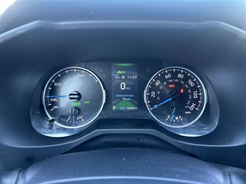 Used 2022 Toyota RAV4 SE w/ Convenience Package image 15