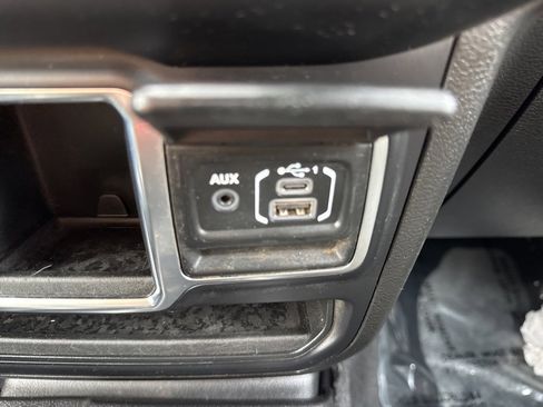 Used 2019 Jeep Wrangler Sport image 22