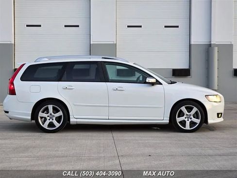 Used 2011 Volvo V50 T5 R-Design image 9
