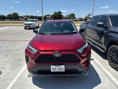 Used 2025 Toyota RAV4 LE AWD/4WD image 3