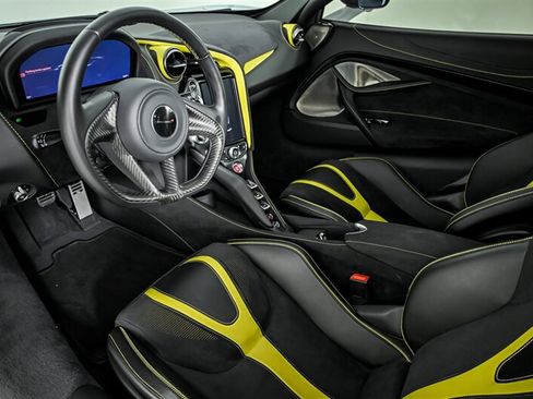 Used 2018 McLaren 720S RWD image 15