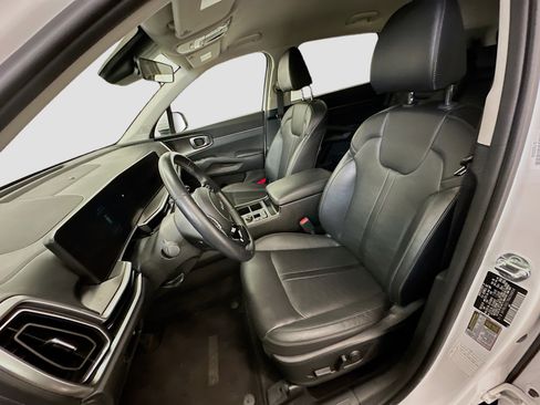 Used 2024 Kia Sorento S image 13