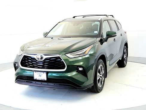 Certified 2024 Toyota Highlander XLE AWD/4WD image 2