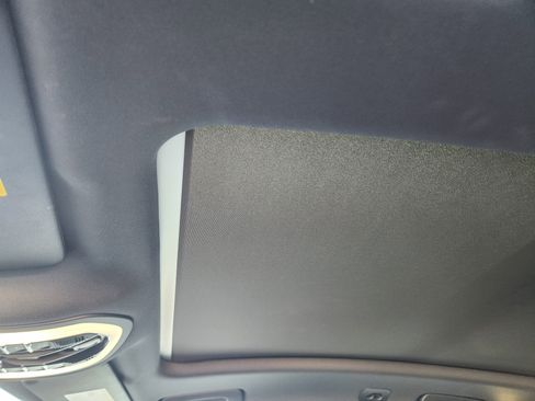 Used 2024 Porsche Macan image 26