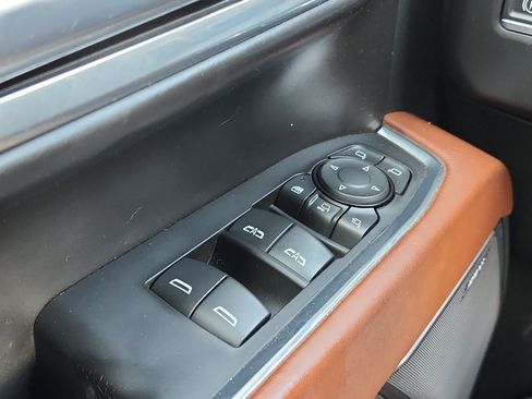 Used 2024 GMC Sierra 2500 Denali Ultimate AWD/4WD image 13