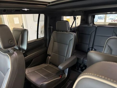 Used 2024 GMC Yukon XL SLT w/ SLT Luxury Package AWD/4WD image 22