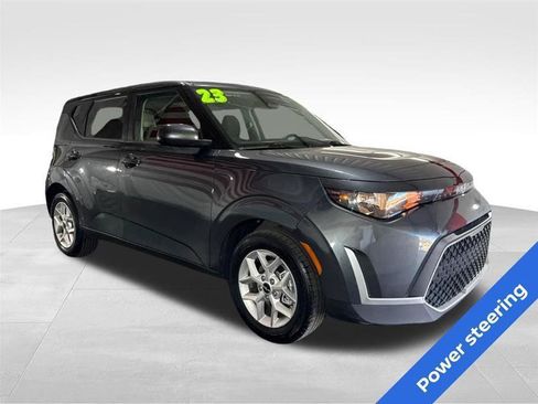 Used 2023 Kia Soul LX w/ Option Group 015 FWD image 3