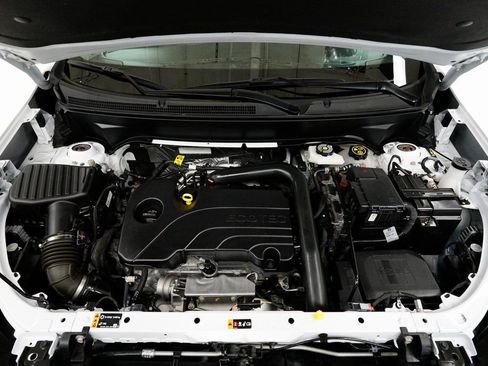 Used 2023 Chevrolet Equinox LT image 3