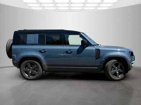 Used 2025 Land Rover Defender 110 S AWD/4WD image 4