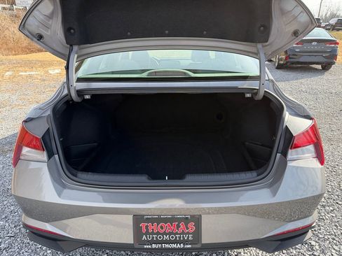 Used 2023 Hyundai Elantra SEL w/ Convenience Package image 24