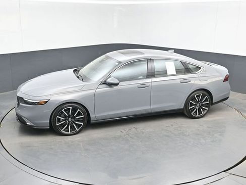 Certified 2025 Honda Accord Touring image 34