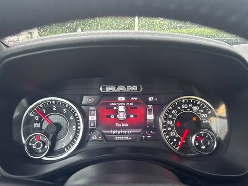 Used 2023 RAM 1500 Laramie AWD/4WD image 13