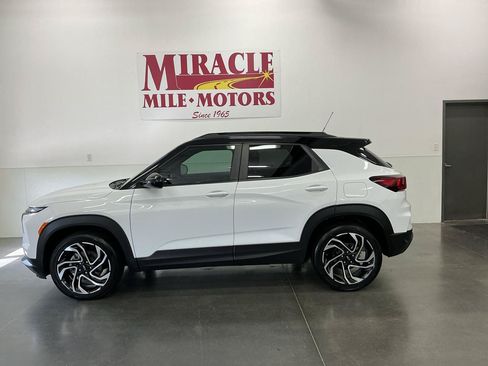 Used 2024 Chevrolet TrailBlazer RS w/ Convenience Package AWD/4WD image 2