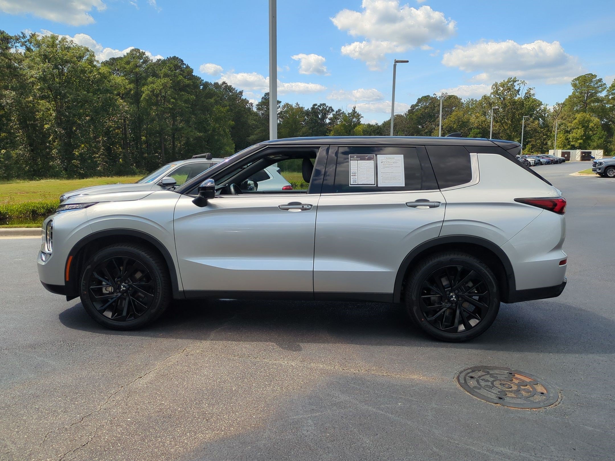 Used 2023 Mitsubishi Outlander SEL FWD image 7