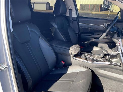 Used 2025 Kia Sorento SX image 8