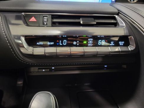 Used 2019 Lexus LC 500h w/ Convenience Package RWD image 19