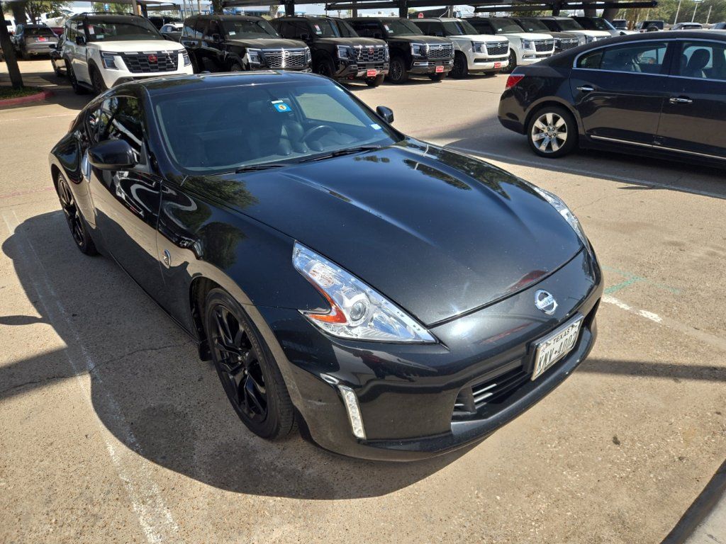 Used 2015 Nissan 370Z Touring RWD image 4