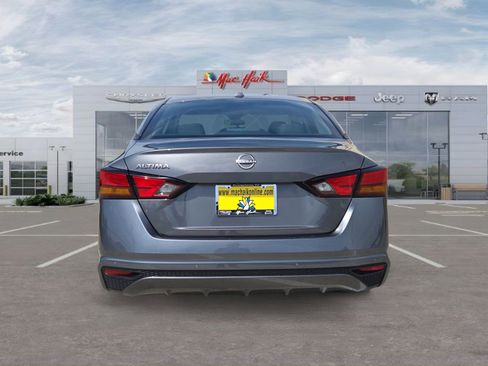 Used 2025 Nissan Altima 2.5 SV FWD image 4