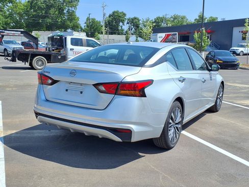 Used 2025 Nissan Altima 2.5 SV FWD image 4